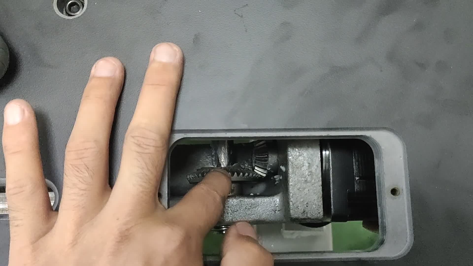 Y电机安装