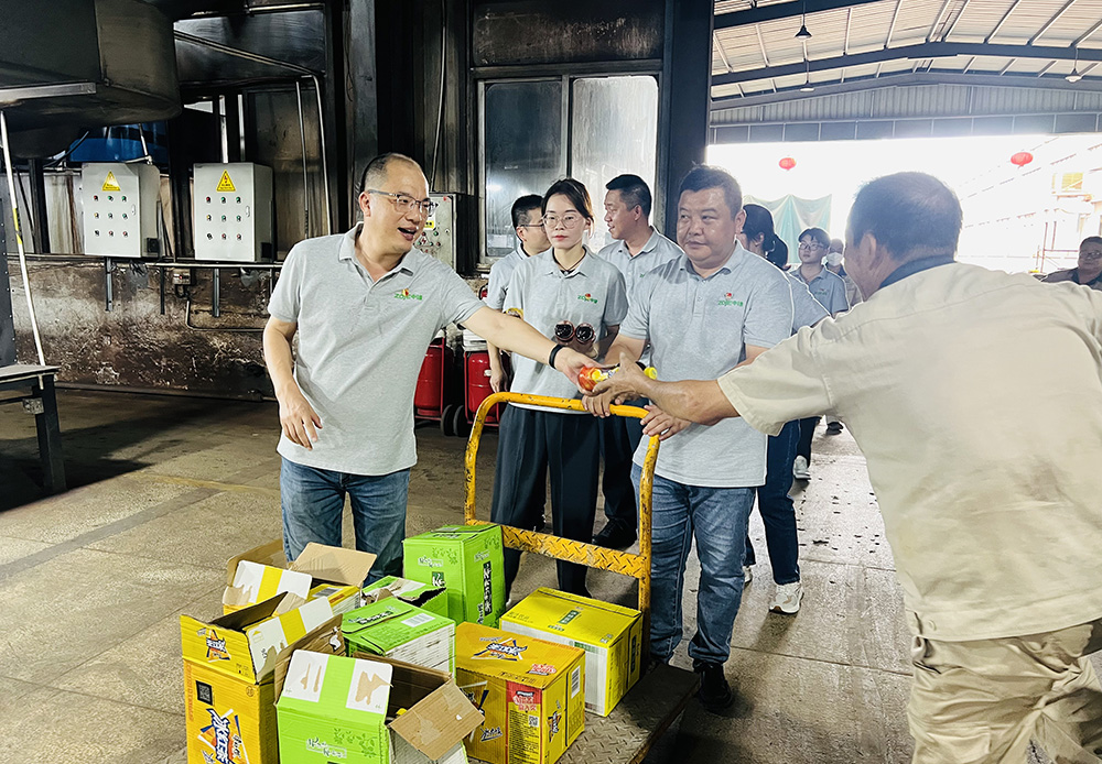 夏季慰问——为一线员工送清凉