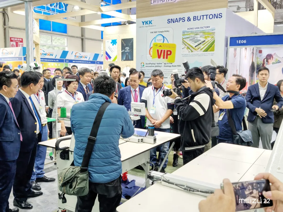 越南用户抢着试用！中捷河内展会现场被“围观”