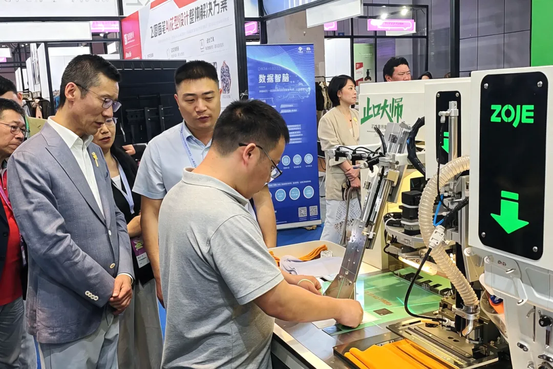 中捷亮相CHIC秋季展，陈大鹏会长亲临展台